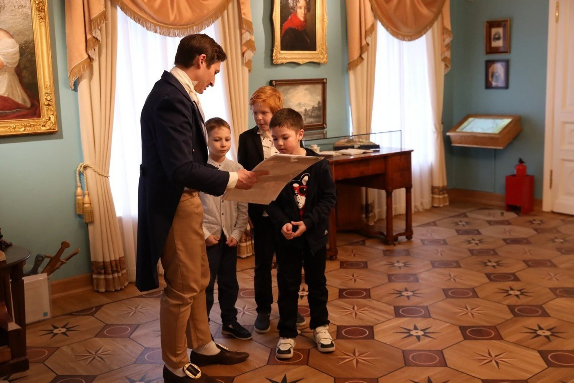 Новогодняя программа «Мы лучше поспешим на бал…»