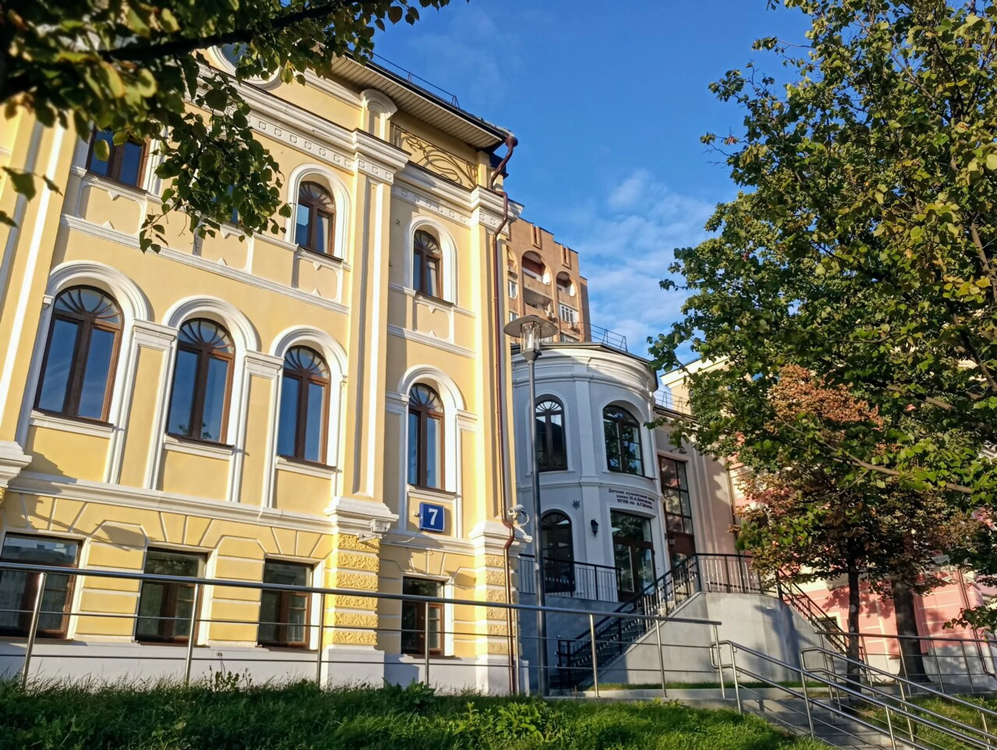 Детская музыкальная школа им. Ю. А. Шапорина, структурное подразделение Мгим им. А. Г. Шнитке (Музыкальное образование)