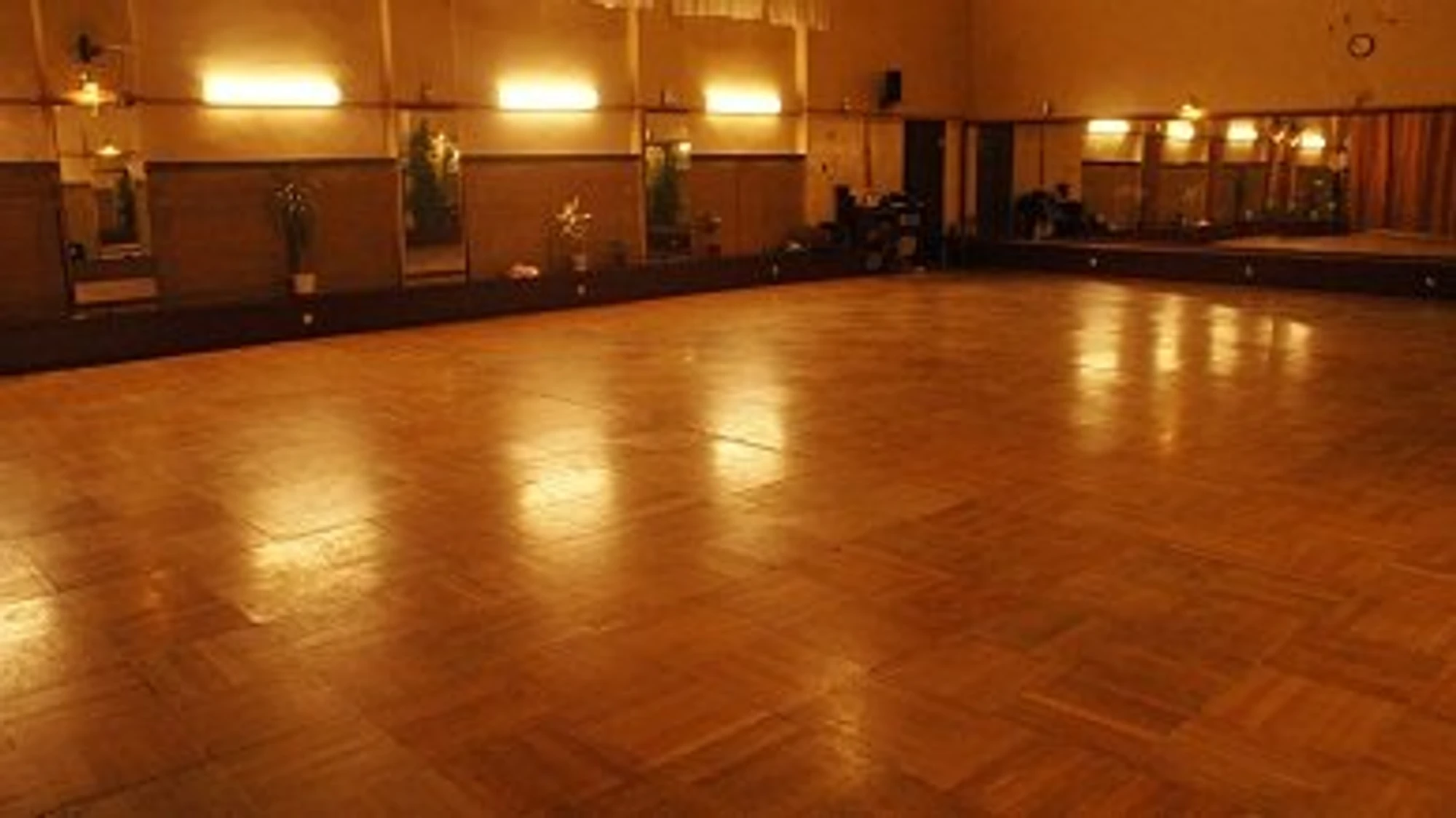 Школа танцев Локомотив (Школа танцев )