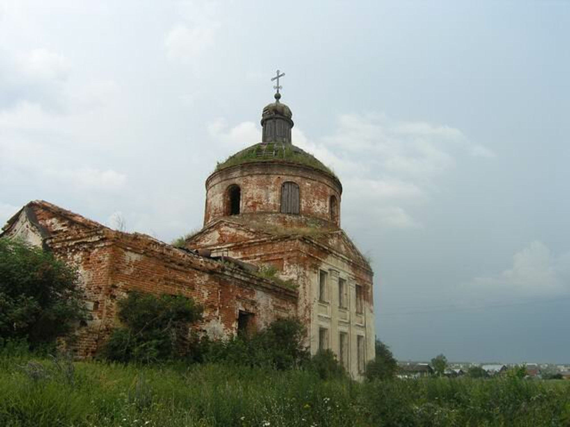 Церковь Михаила Архангела в Заречном (Православный храм)