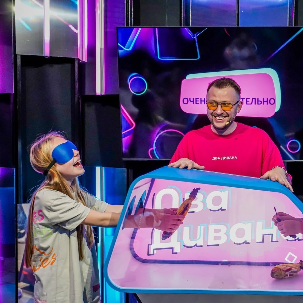 "Два Дивана Шоу", игра в стиле ютуб-шоу с юмором и крутыми заданиями