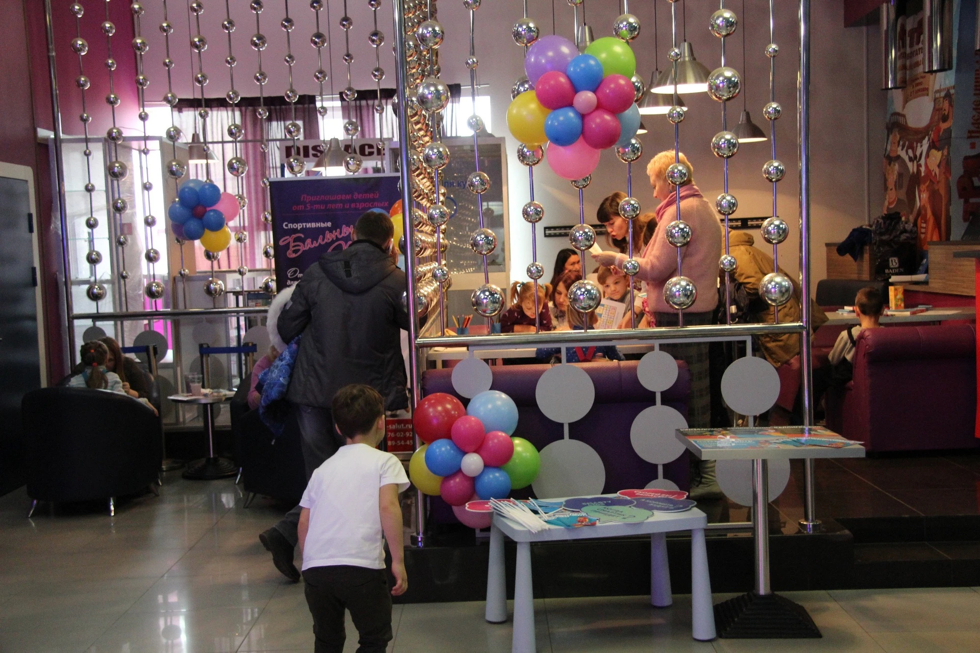 "Галакс", киноцентр с комфортными диванами и кино-баром в Долгопрудном