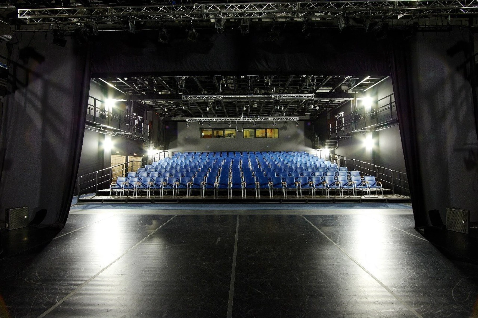 Театр "Плоды Просвещения" в ТРК "Гранд Каньон"