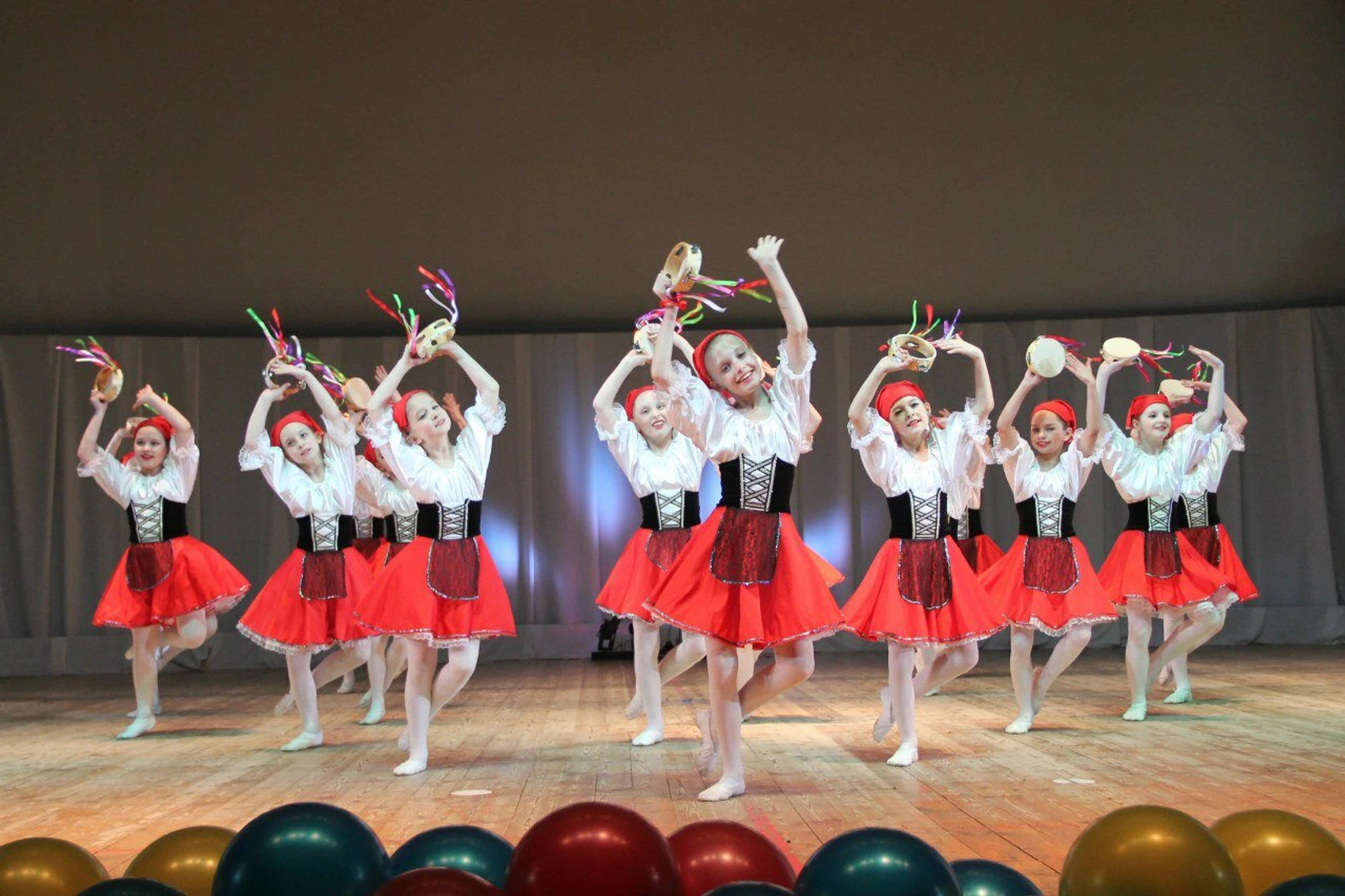 КоМИКС танцы для детей и взрослых (Школа танцев )