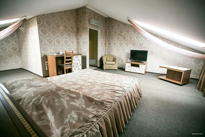 Красные холмы (Гостиница)