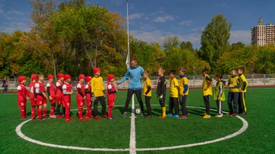 Футбольная школа ЮНИОН в Центре (ул. Мамина Сибиряка, 43)