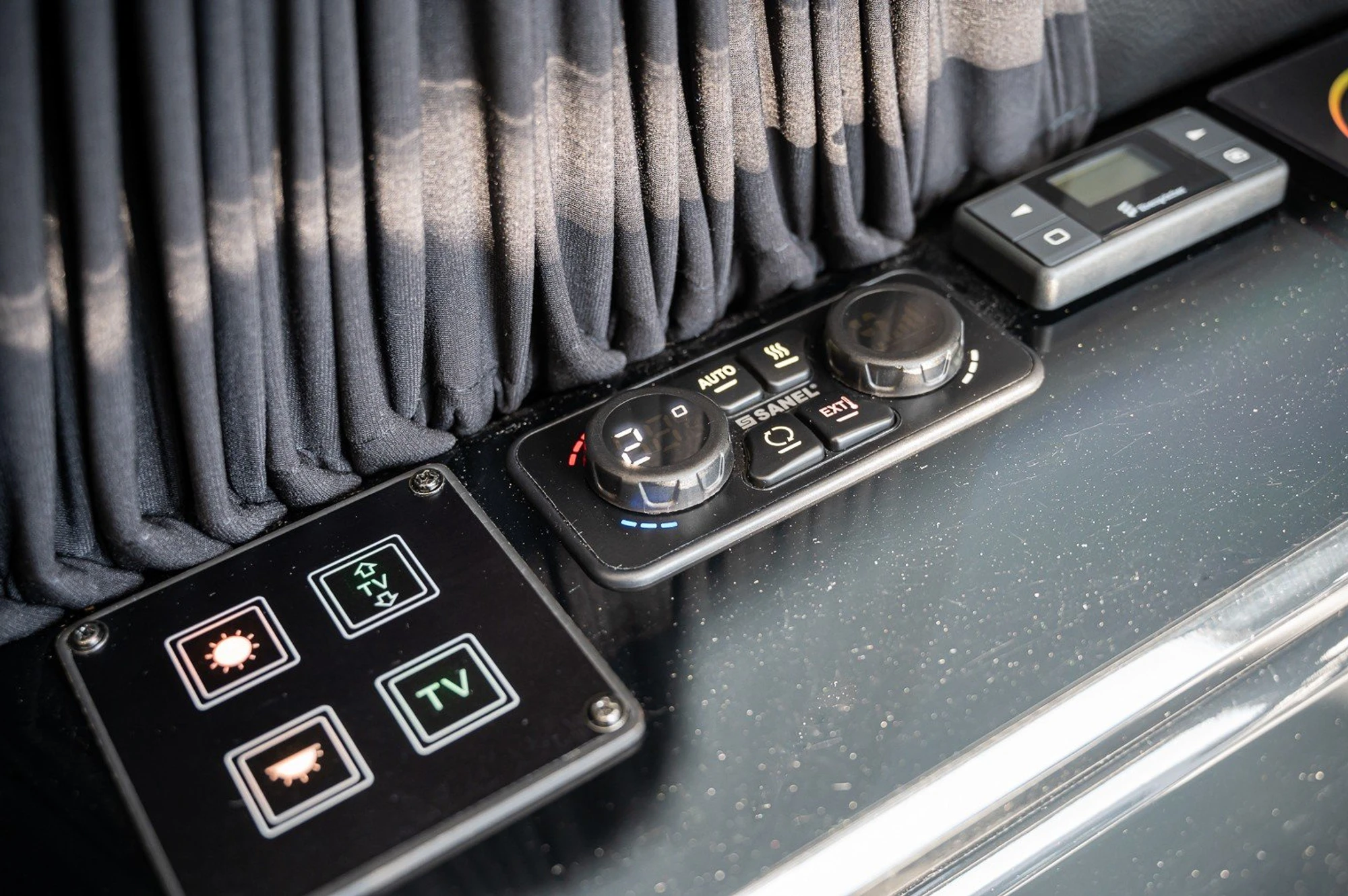 Аренда VIP микроавтобуса 6+2 мест