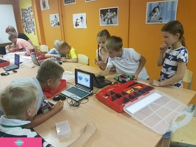 "Роботрек", клуб робототехники, конструирование для детей на Яхтенной, СПб 