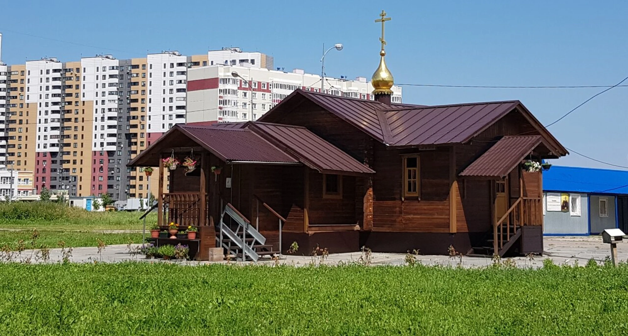Храм Живоначальной Троицы в Новых Ватутинках (Православный храм)