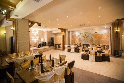 Рыцарский Двор (Гостиница)