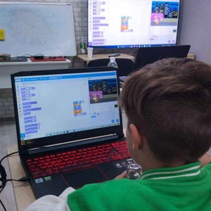 Онлайн или офлайн обучение в школе программирования «ШКОДишь»