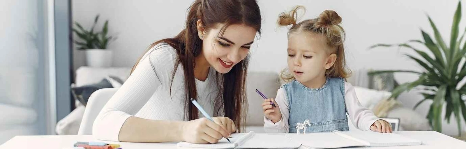 Ребёнок плохо пишет? Посмотрите, как он раскрашивает контурные картинки!