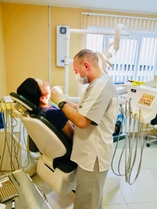 Дантист (Стоматологическая клиника)