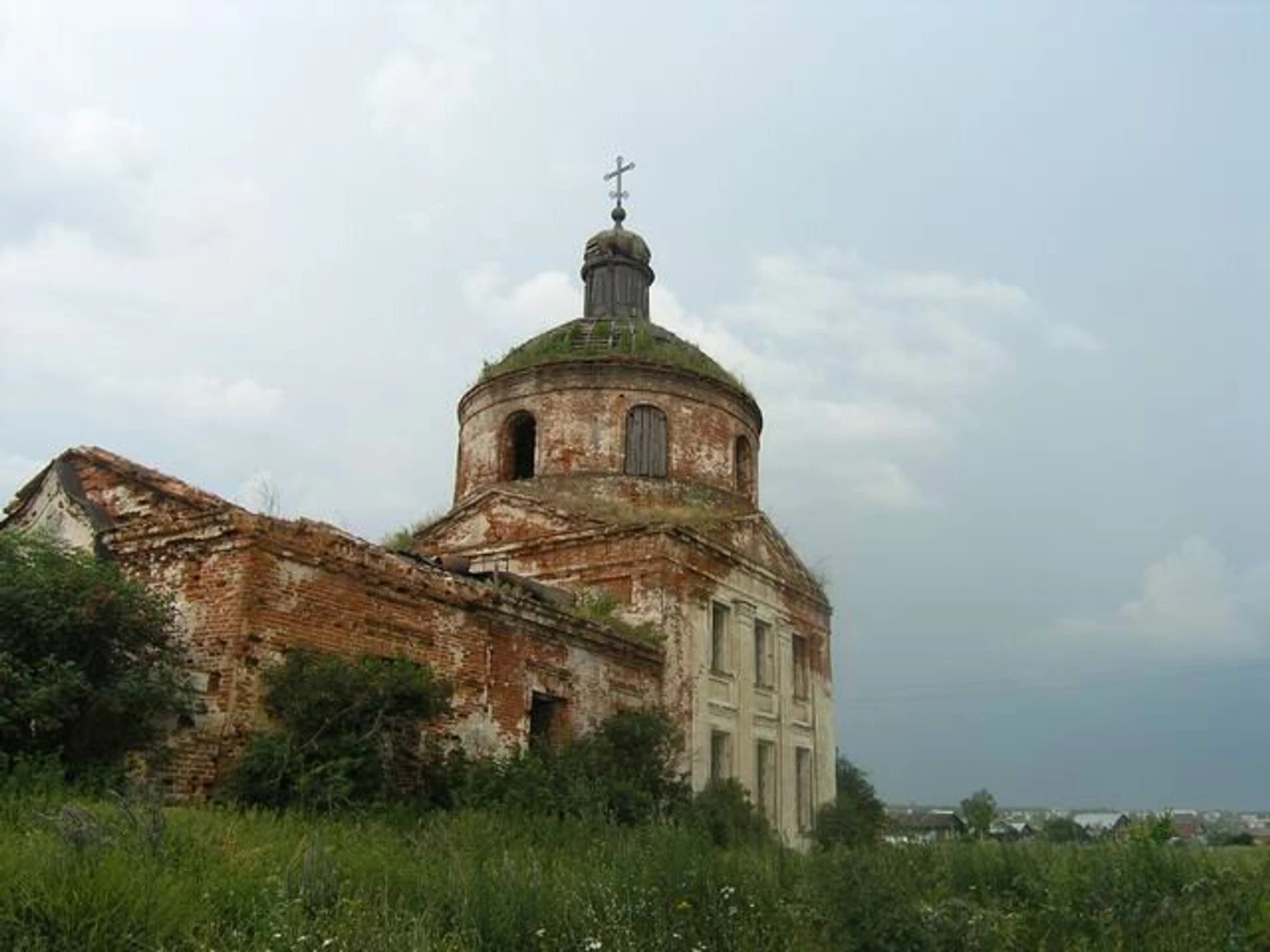 Церковь Михаила Архангела в Заречном (Православный храм)