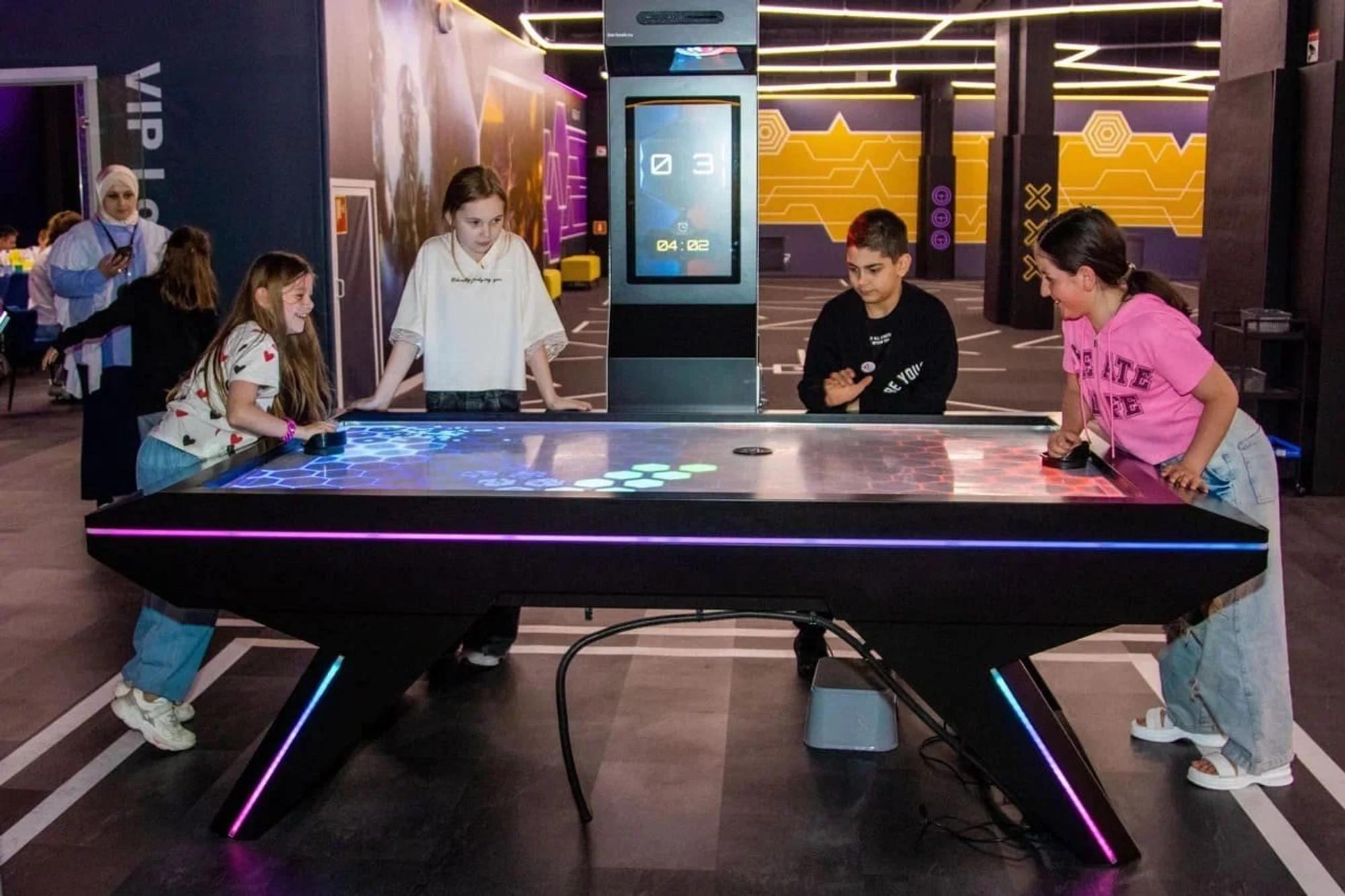 Иммениник на празднике бесплатно в клубе виртуальной реальности