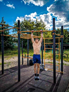 Спортплощадка, воркаут (Спортплощадка, воркаут)