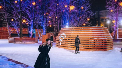 "Каток у моря", каток на набережной культурного пространства "Севкабель Порт"