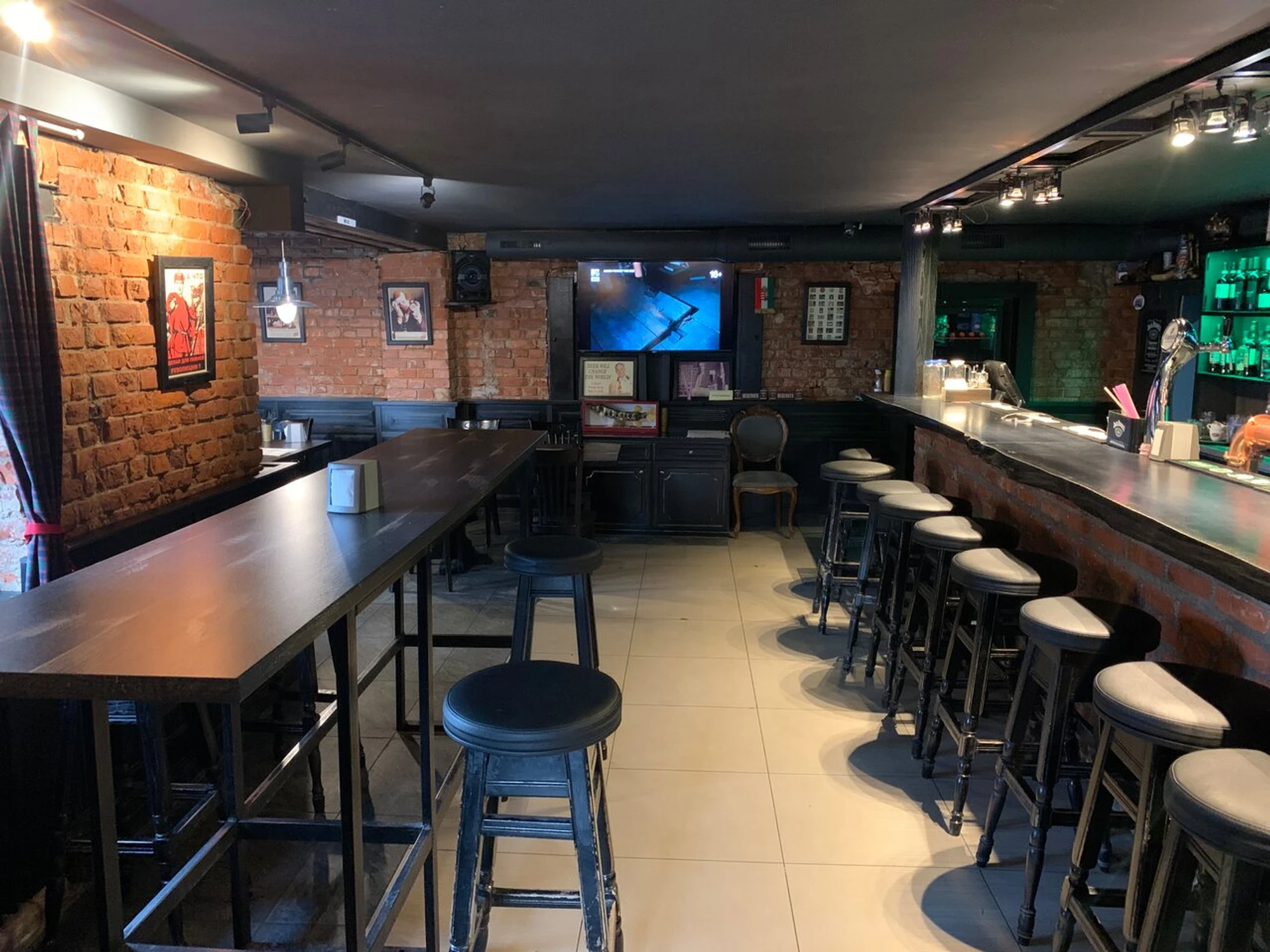 Old Brick pub (Бар, паб )