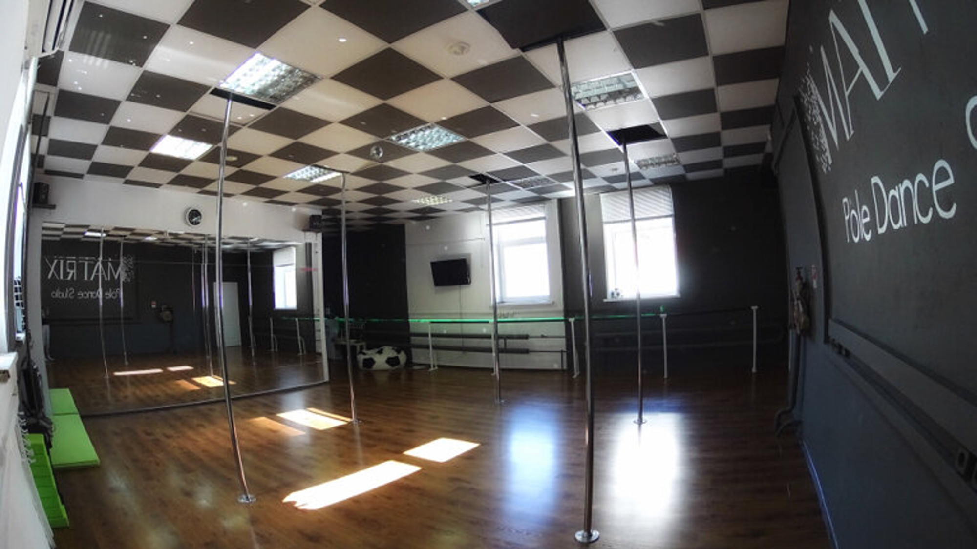 Matrix Pole Dance Studio (Школа танцев)