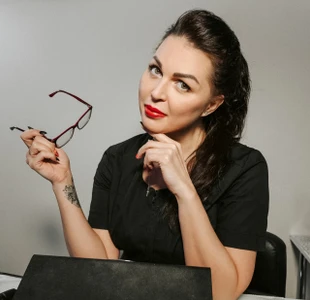 Школа-студия Алены Меркуловой (Обучение мастеров для салонов красоты )