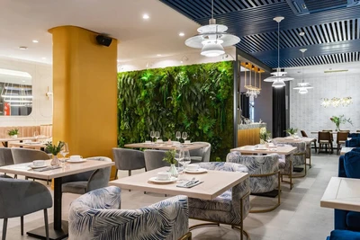 Амо (Ресторан ),  ресторан современной европейской кухни, гриль-бар., детское меню