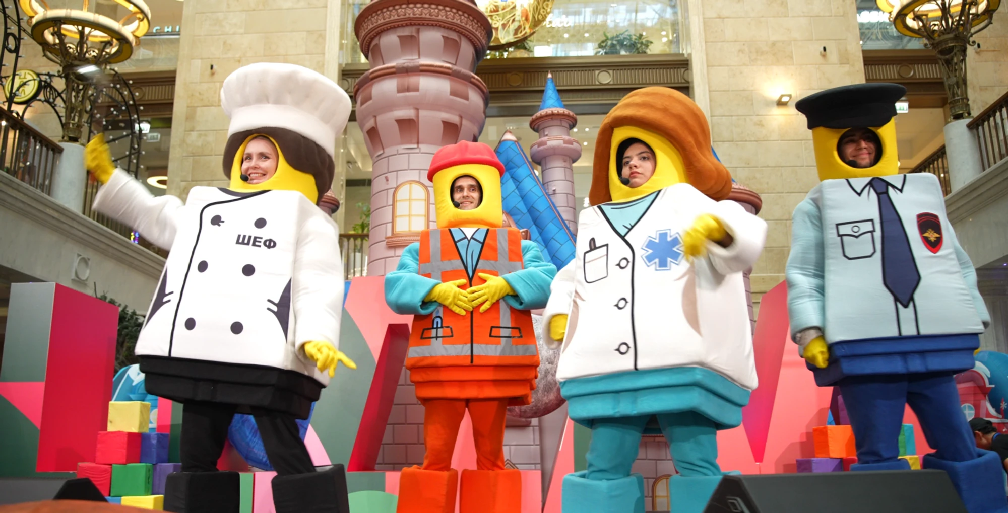 Яркое LEGO-шоу «Город Героев»: Праздник профессий в ЦДМ на Лубянке