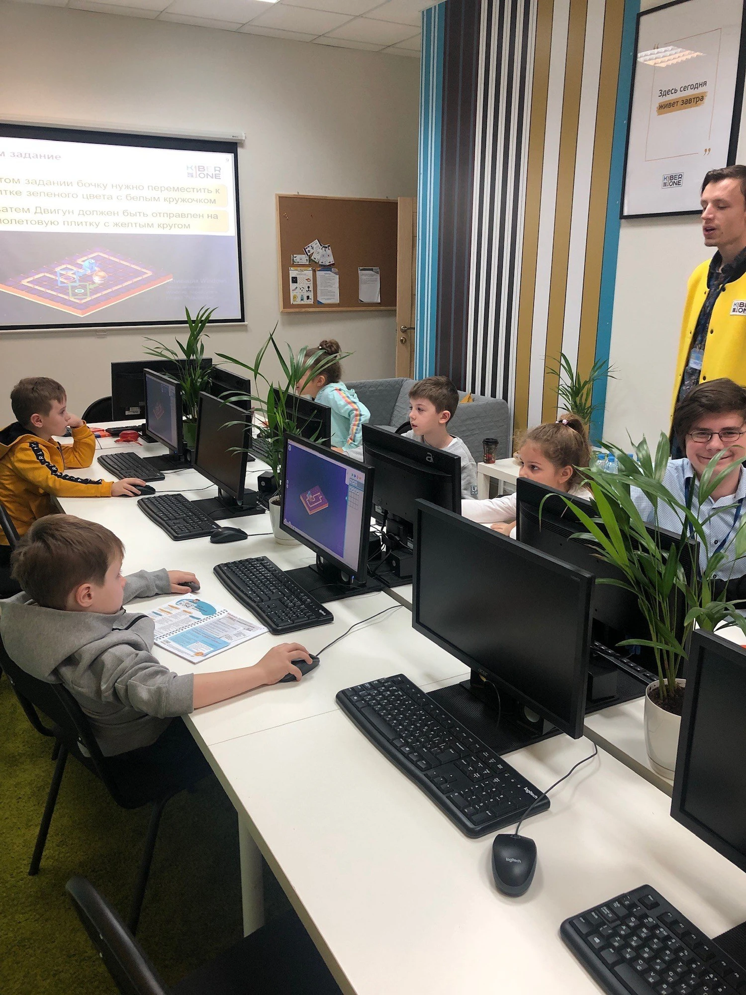 KIBERone, международная школа программирования для детей 6-14 лет
