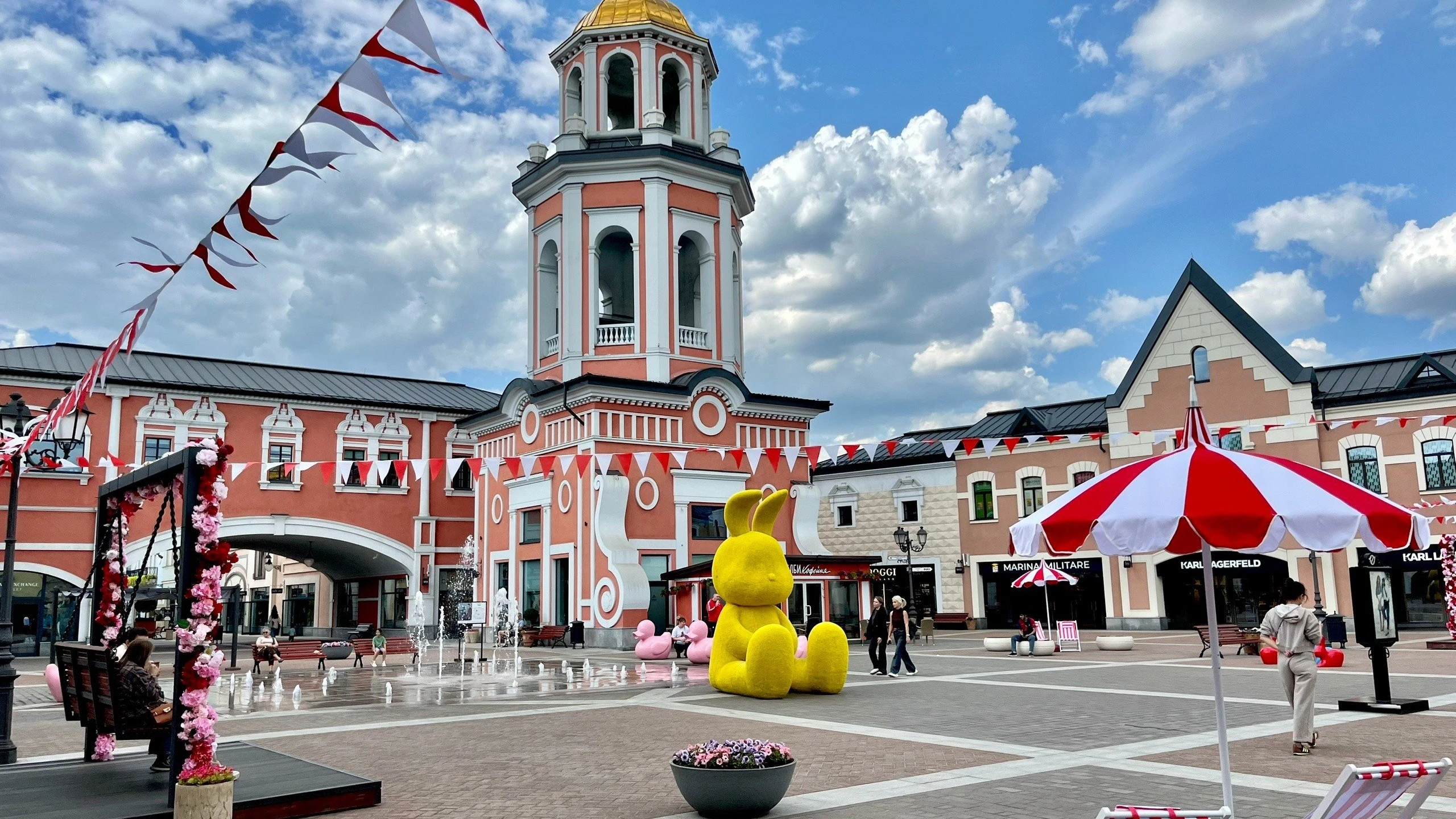 Яркое открытие летней распродажи в Outlet Village Белая Дача