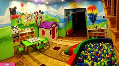 "Лесная заимка", ресторан с детской комнатой и игровой площадкой, Владивосток 