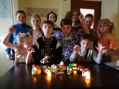 Из куска глины светильник