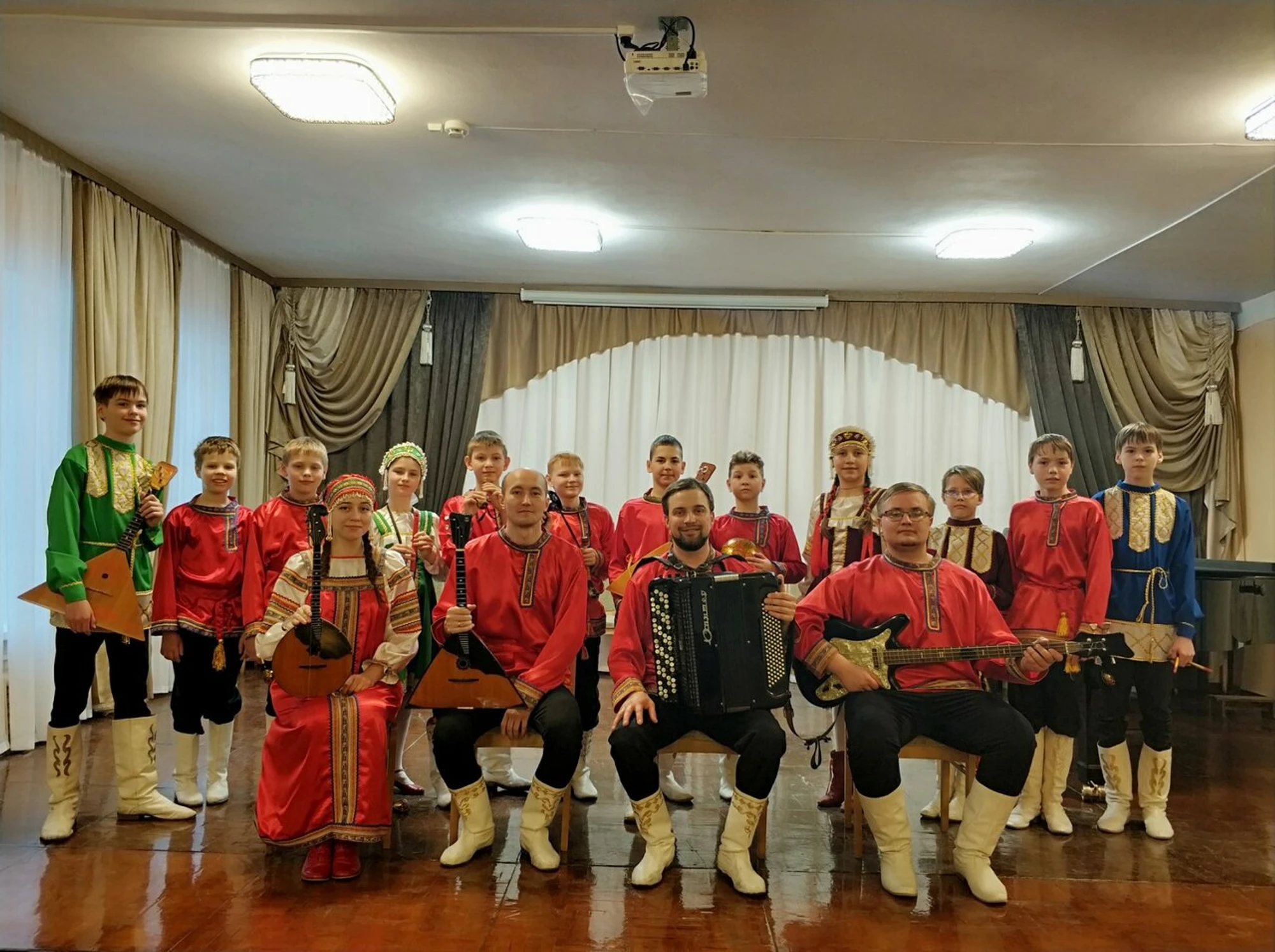 Образцовый народный ансамбль Славяне (Творческий коллектив)