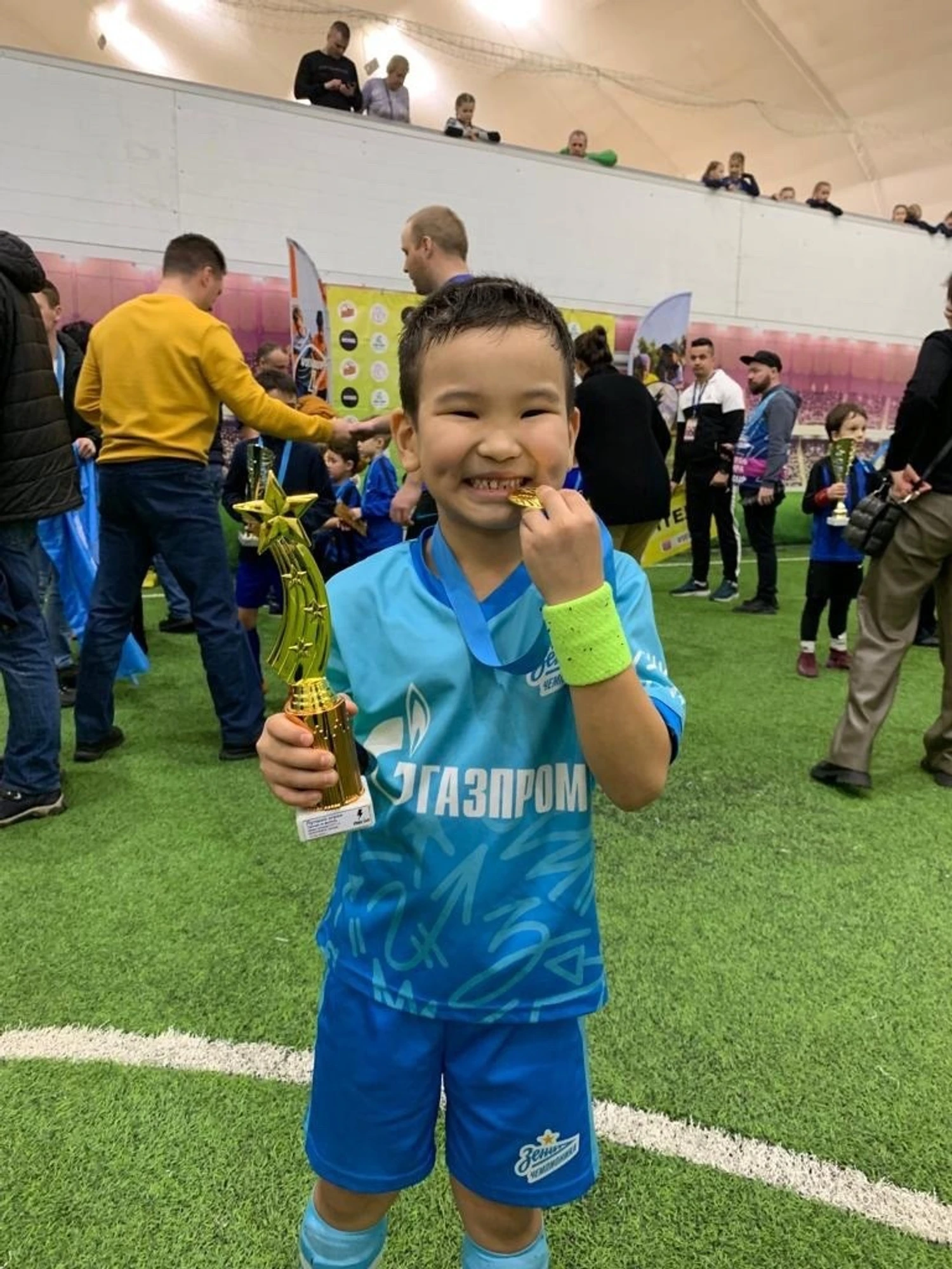 Детская футбольная школа "ЗЕНИТ-ЧЕМПИОНИКА" на Барвинке