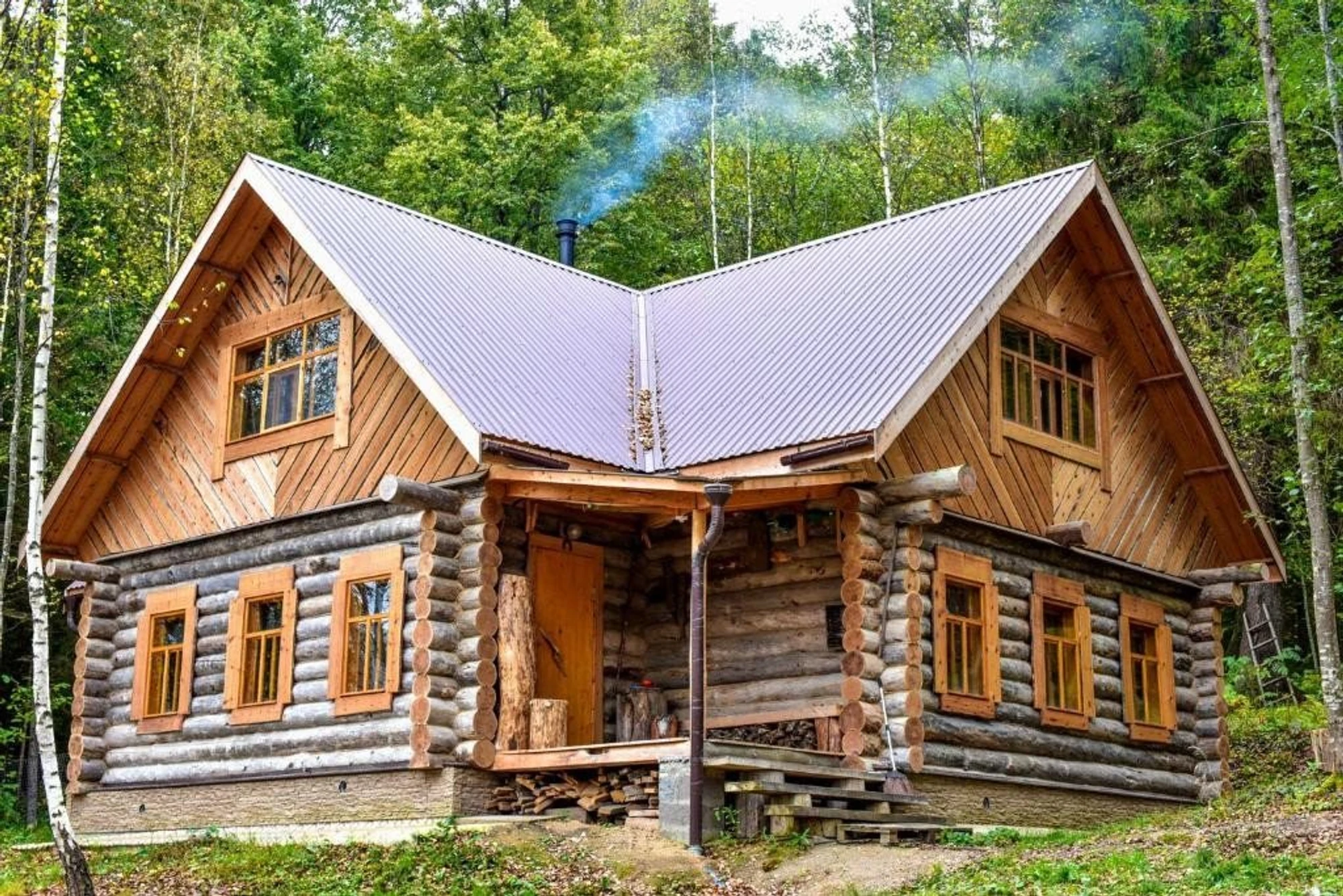 У Лыжника дом с баней в лесу
