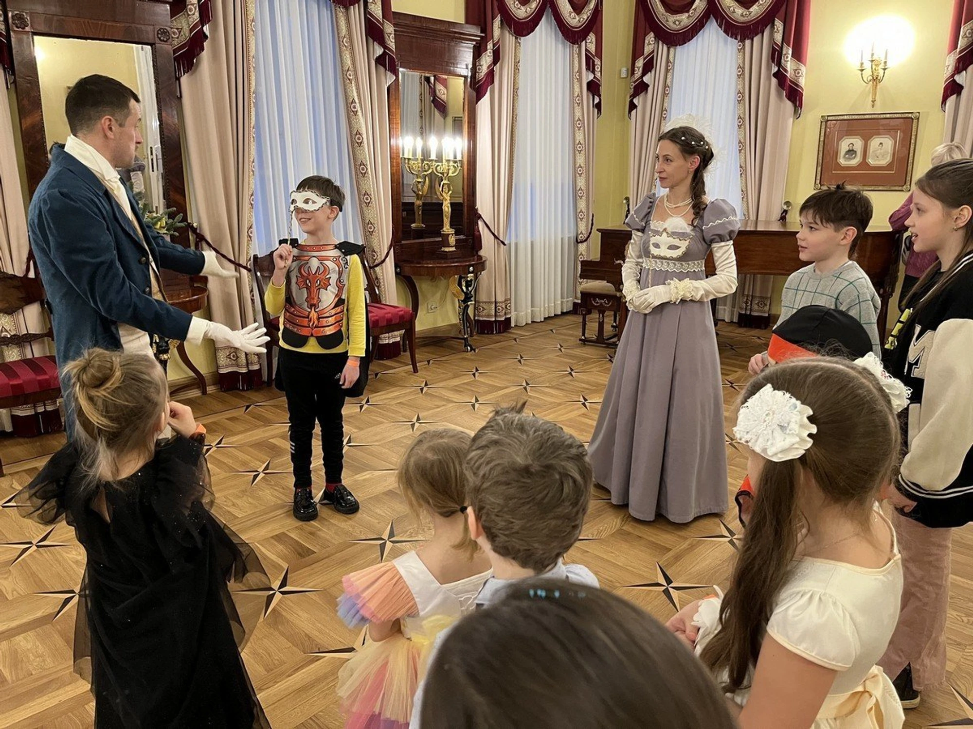 Новогодняя программа «Мы лучше поспешим на бал…»