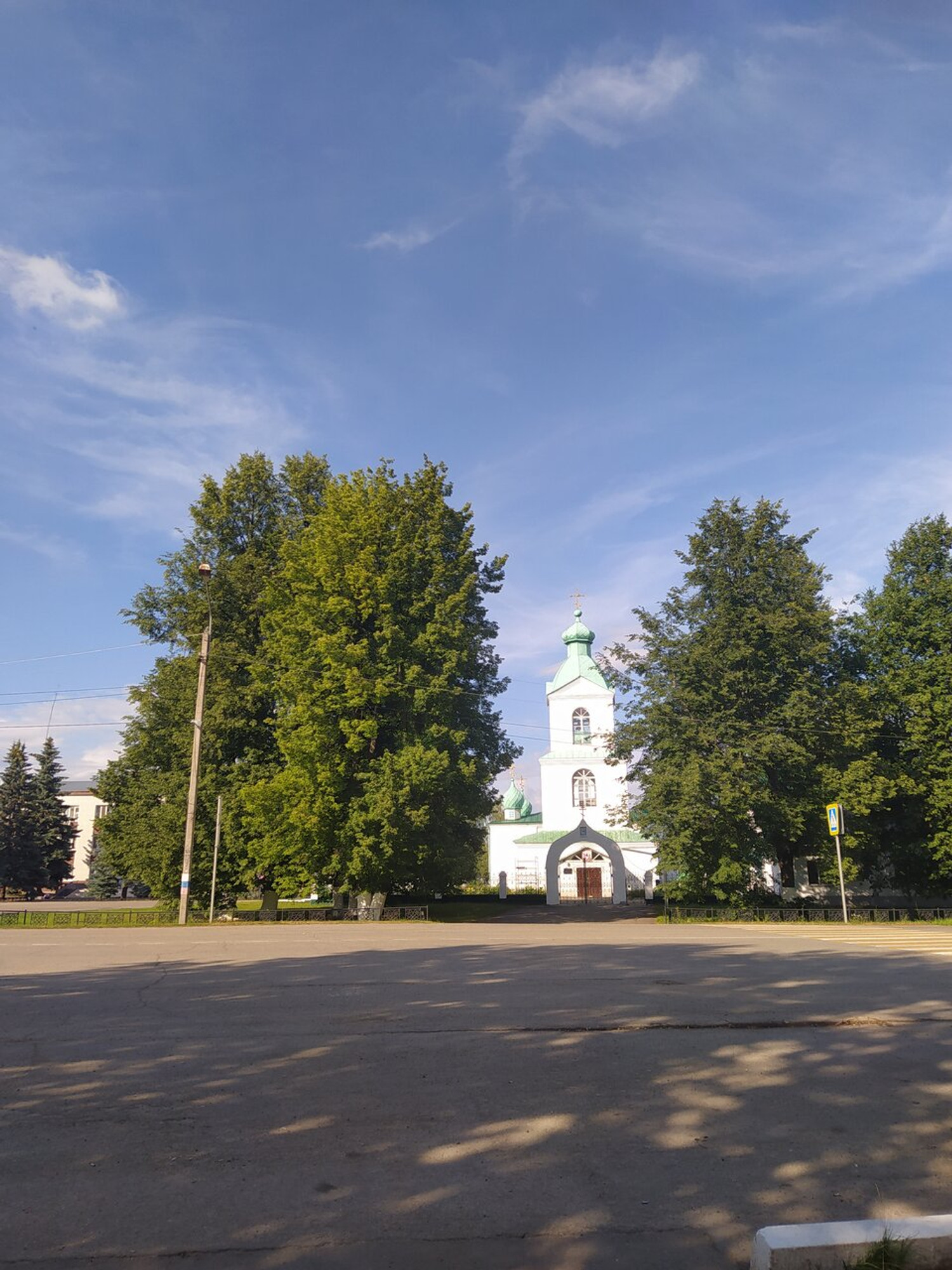 Церковь Троицы Живоначальной в Шаранге (Православный храм)