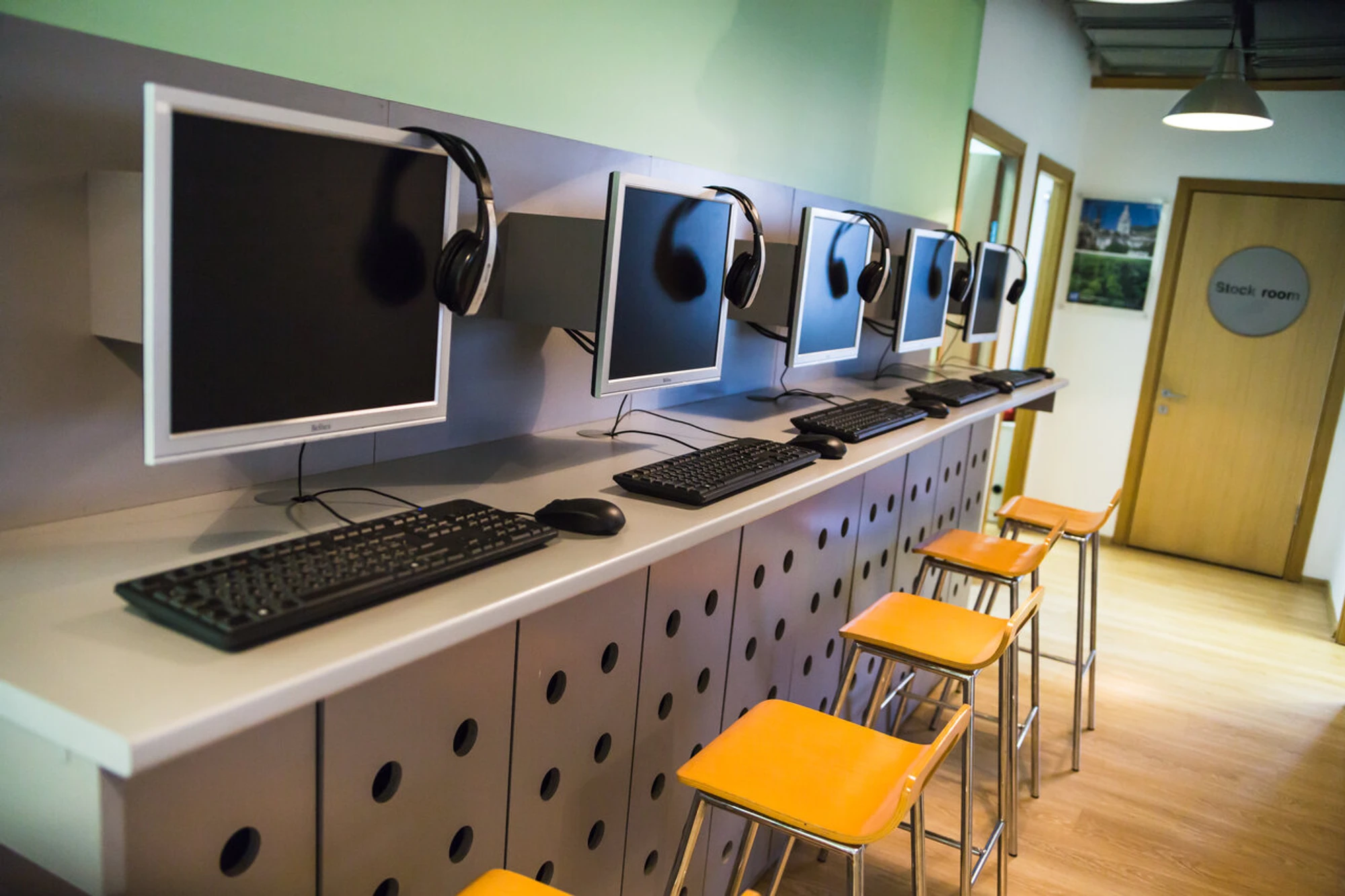 UFirst (Курсы иностранных языков )