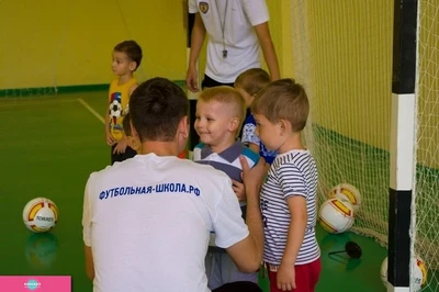 "Юниор" на Менделеева, футбольная школа для детей 3-10 лет, Уфа 