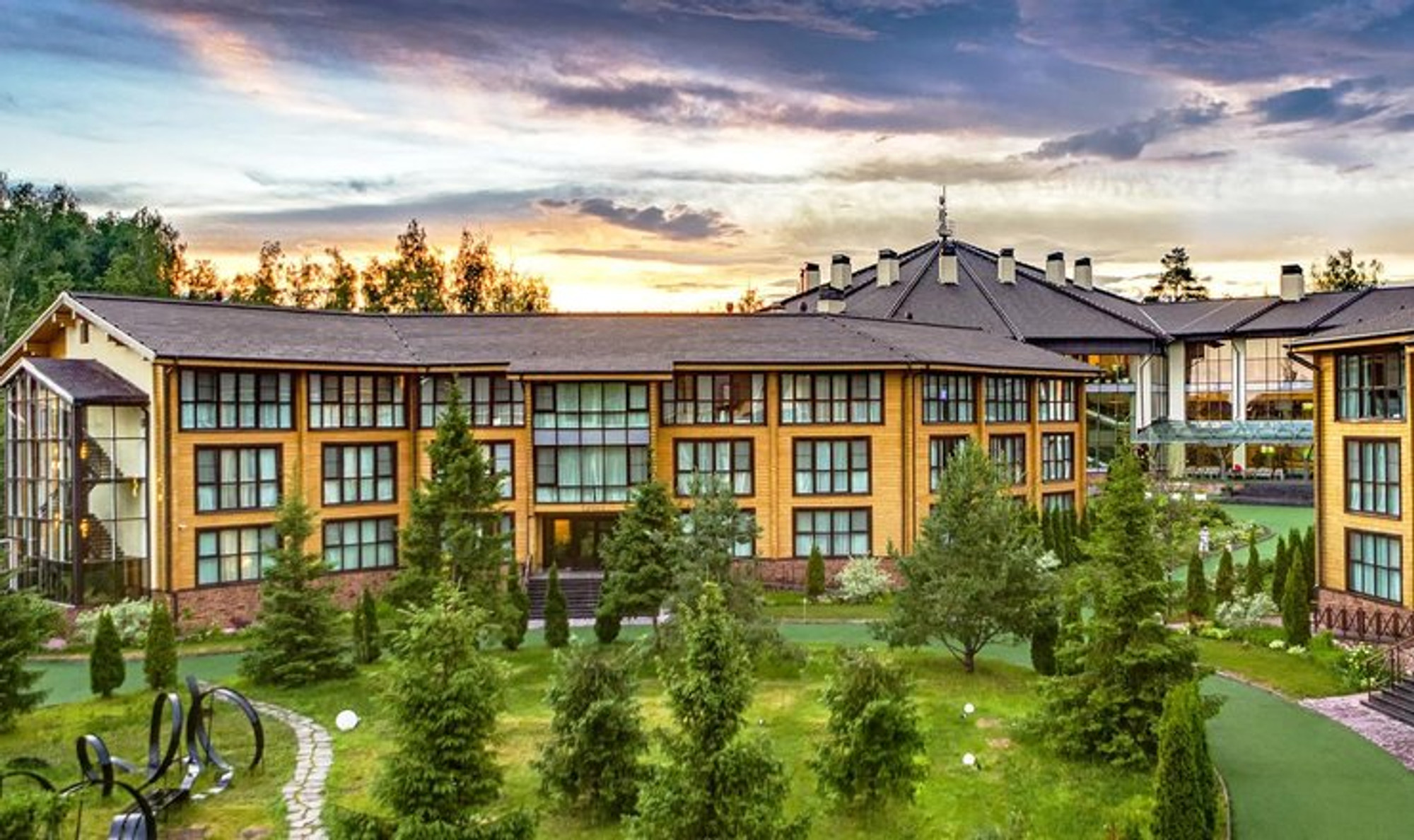 MAMADO - Отель «LES Art Resort» (Загородный отдых со SPA комплексом,  бассейнами, ресторанами и развлечениями)