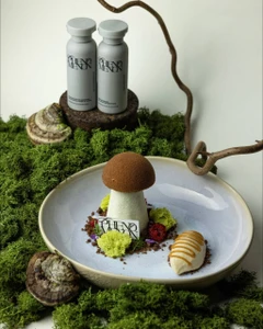 При заказе десерта-подарок от бренда Phenomenon в ресторане "Wine & Crab"