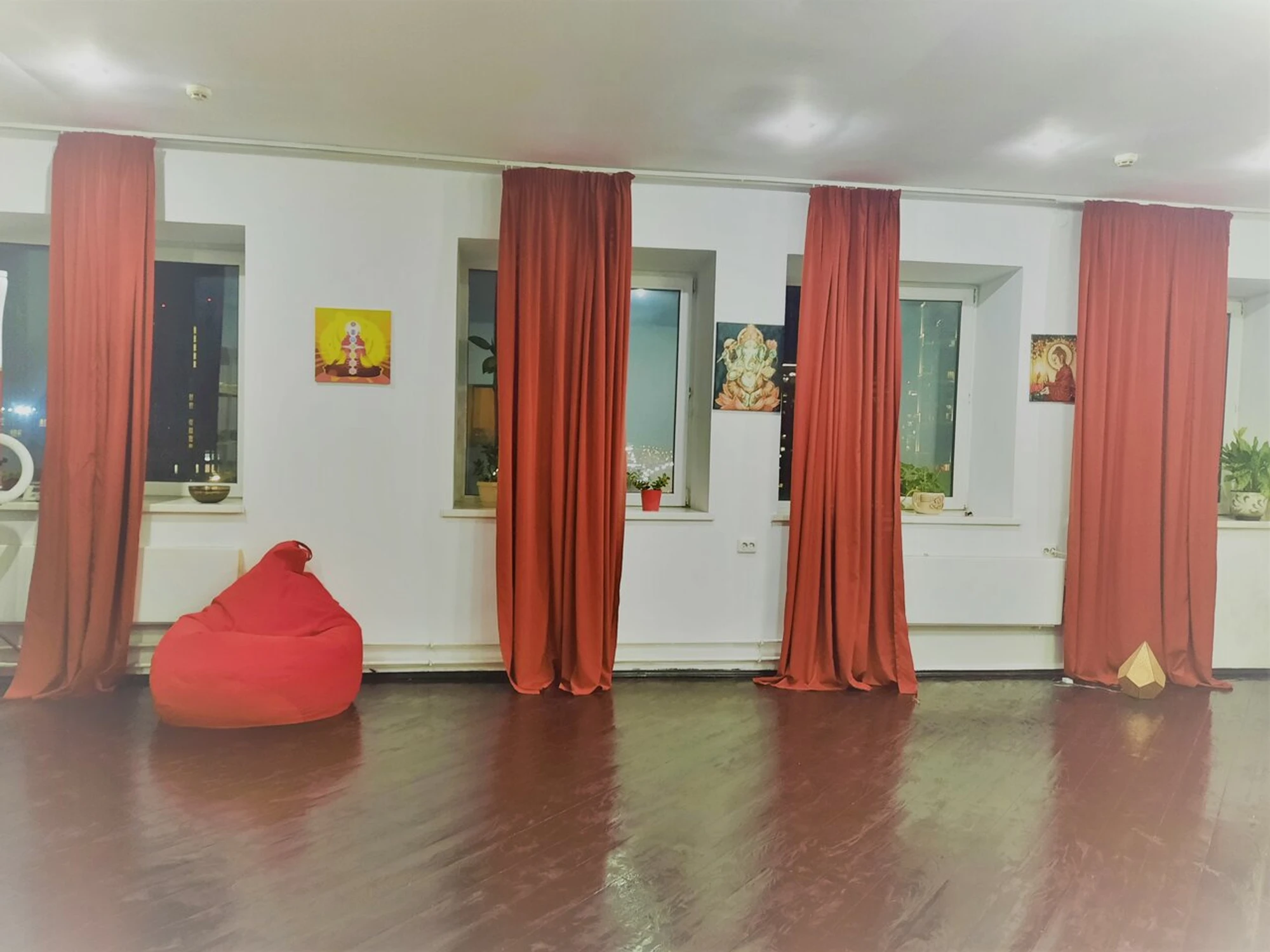 Yoga Lam (Центр йоги )