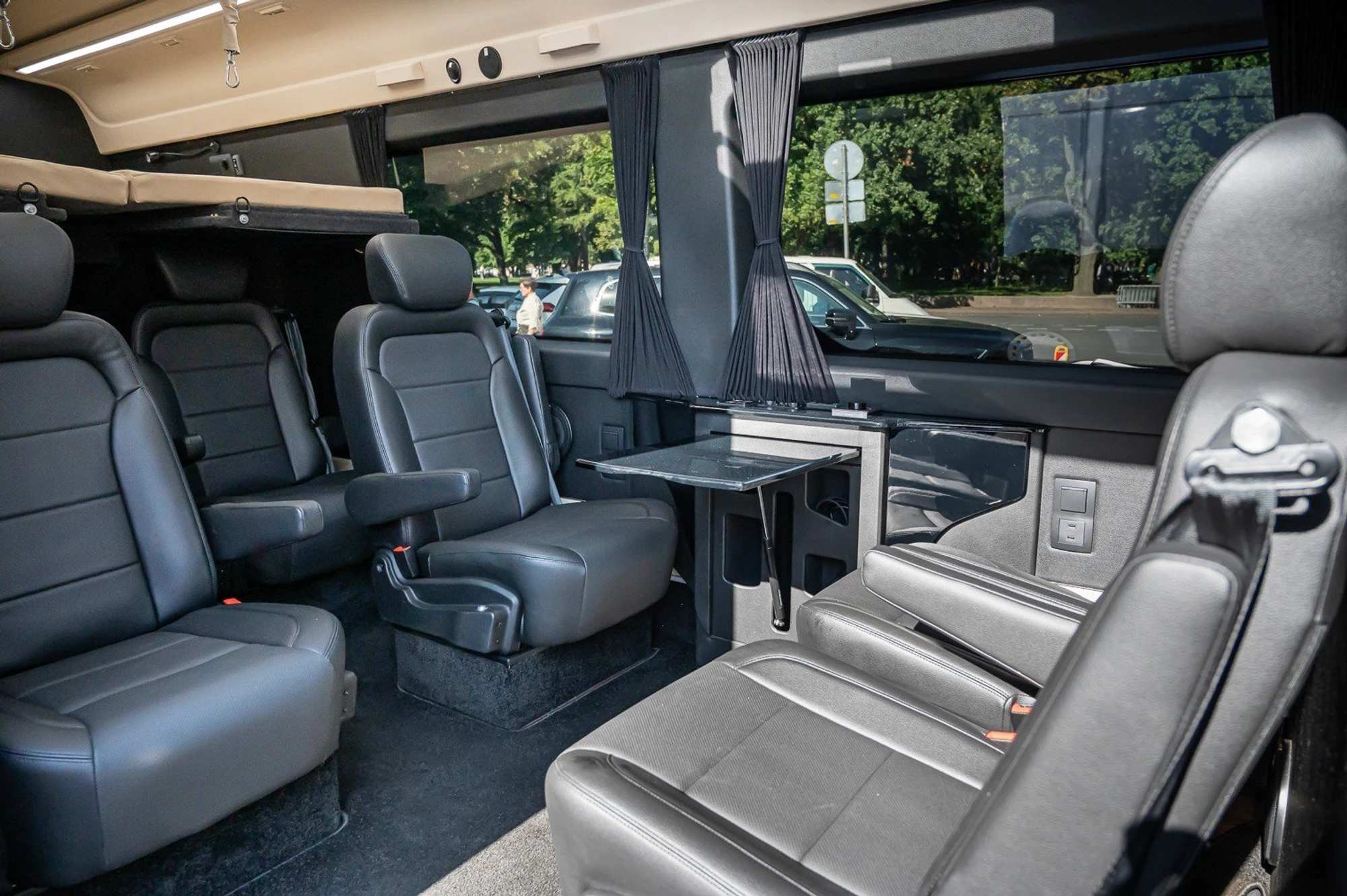 Аренда VIP микроавтобуса 6+2 мест