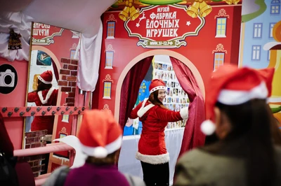 Экскурсия по новогодней экспозиции в Музее «Фабрики ёлочных игрушек»