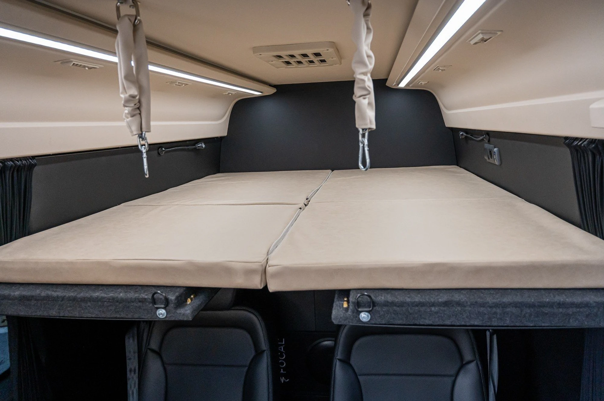 Аренда VIP микроавтобуса 6+2 мест