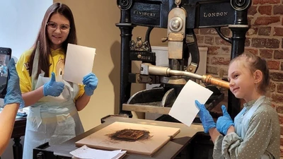 Мастер-класс по отливу бумаги в Музее истории денег