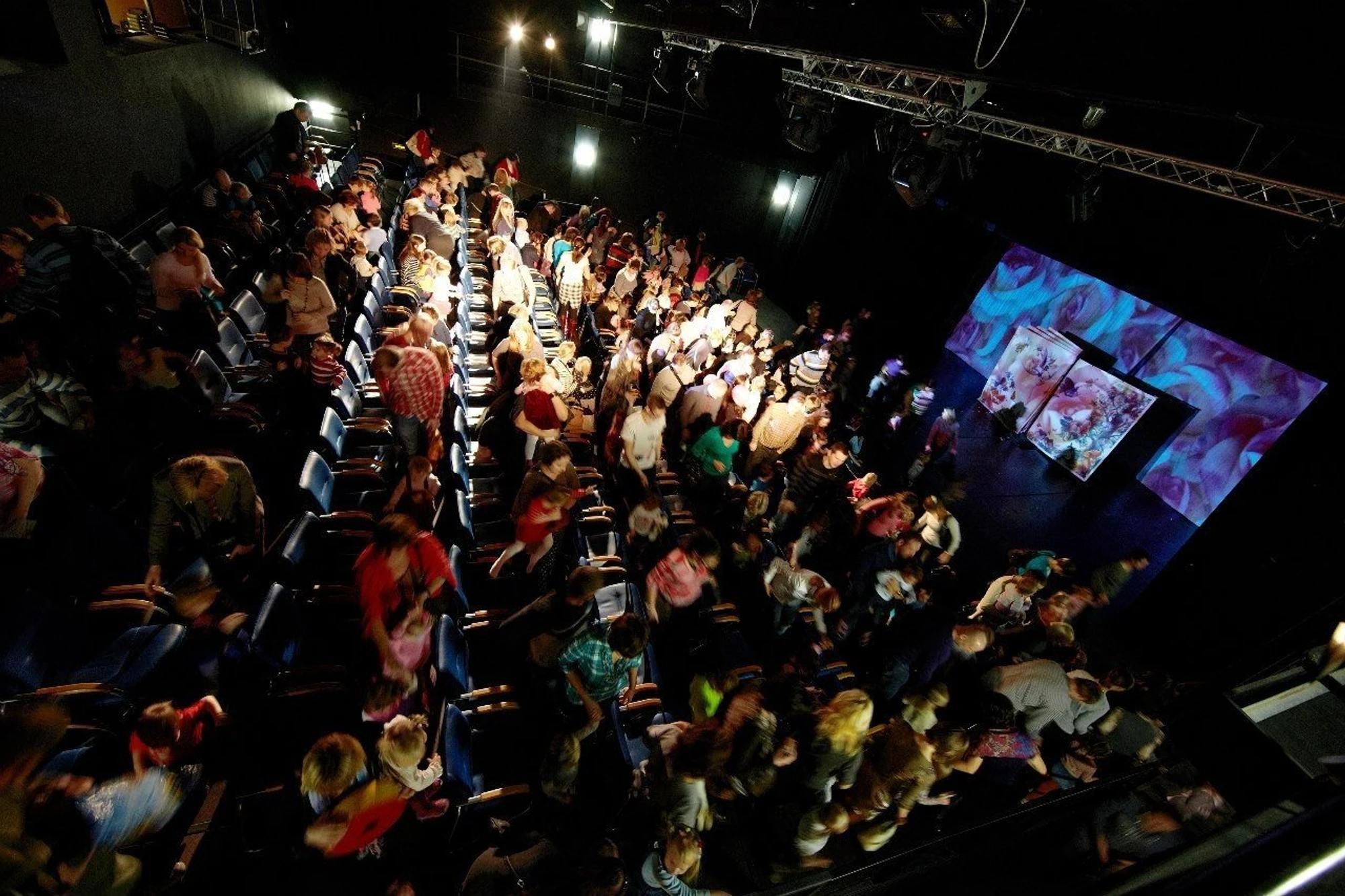 Театр "Плоды Просвещения" в ТРК "Гранд Каньон"