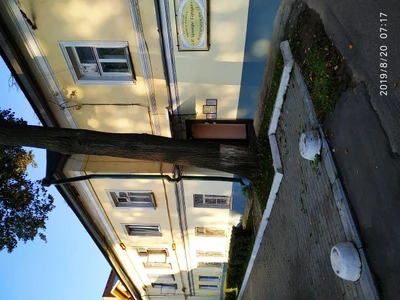 В центре города (Гостиница)