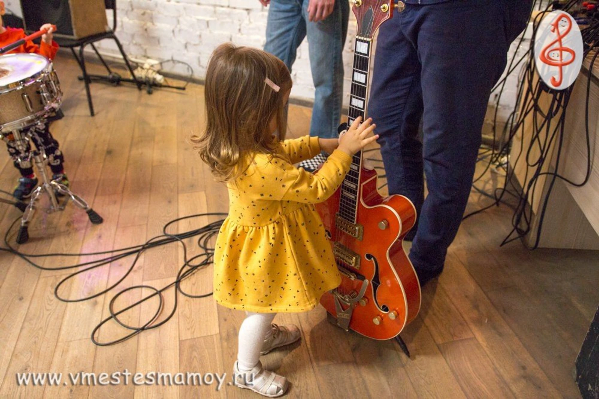 Зажигательный рок-н-ролл, концерт живой музыки для детей и взрослых