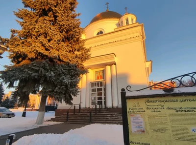 Церковь Николая Чудотворца при Александро-Невском соборе (Православный храм)