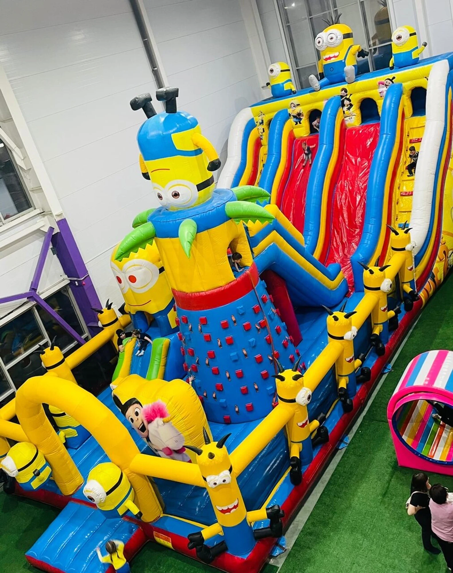 Тут батут (Детские игровые залы и площадки )