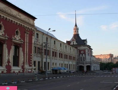 "Царская башня", галерея классической живописи Дмитрия Белюкина